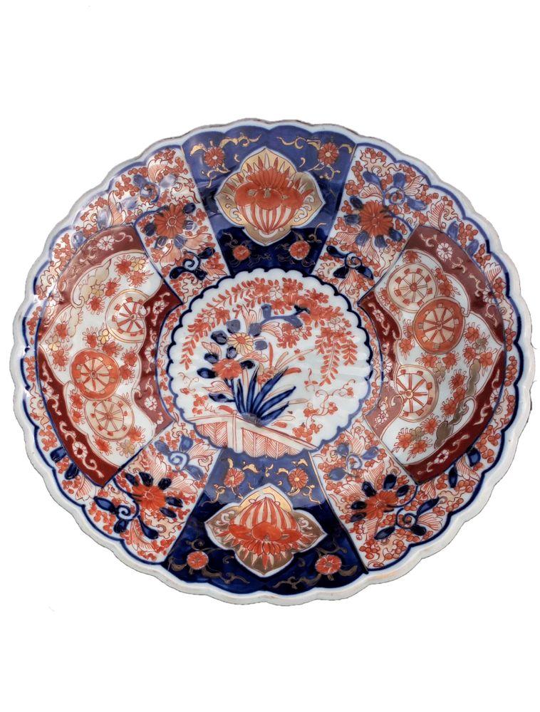 Antique Scalloped Rim Japanese Porcelain Imari Plate Dharma Chakra Meiji circa 1880