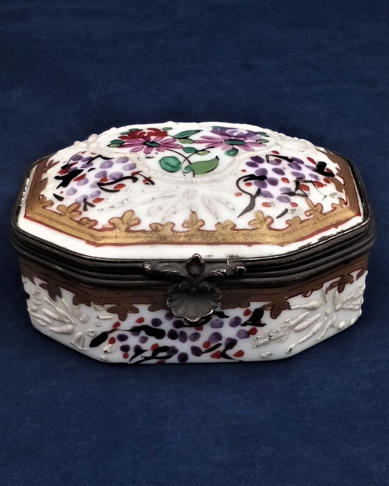 Antique Japanese floral Moriage porcelain snuff, pill or small trinket box brass frame Meiji period 19th circa 1890