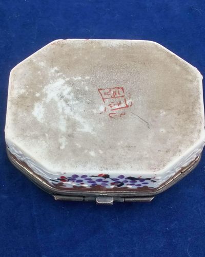 Antique Japanese floral Moriage porcelain snuff, pill or small trinket box brass frame Meiji period 19th circa 1890