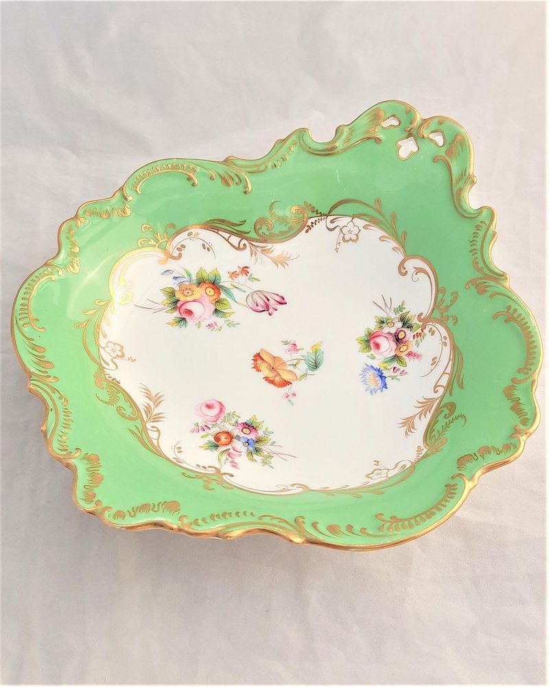 John Rose and Co. Coalport porcelain ornate single pierced handle shell shaped dessert dish printed & hand coloured floral fractional 4 over 478 pattern antique circa 1835.