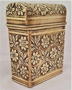 Aesthetic Movement antique brass hinged lidded Box for Stationery Passports or Notelets B7 size embossed floral decoration circa 1900