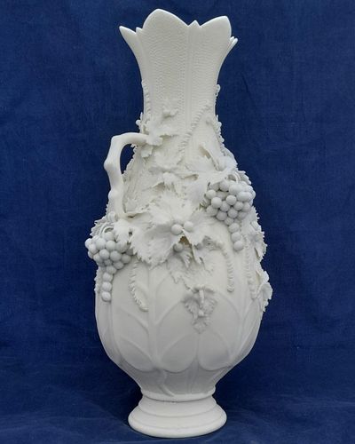 Victorian Parian vase decorated with applied grapevines & tendrils baluster shaped serrated flared rim Samuel Alcock antique ca 1850 25.4cm H 0.64 kg