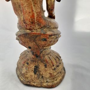 close up back of base