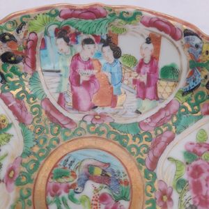 close up 2 of the domestic mandarin scene cartouche on the saucer