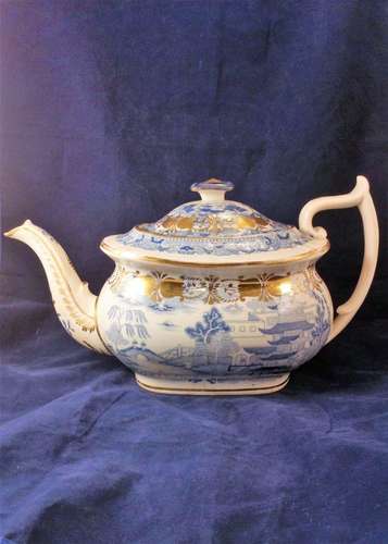 Miles Mason Porcelain London Shape Teapot Blue and White pattern 47 circa 1810