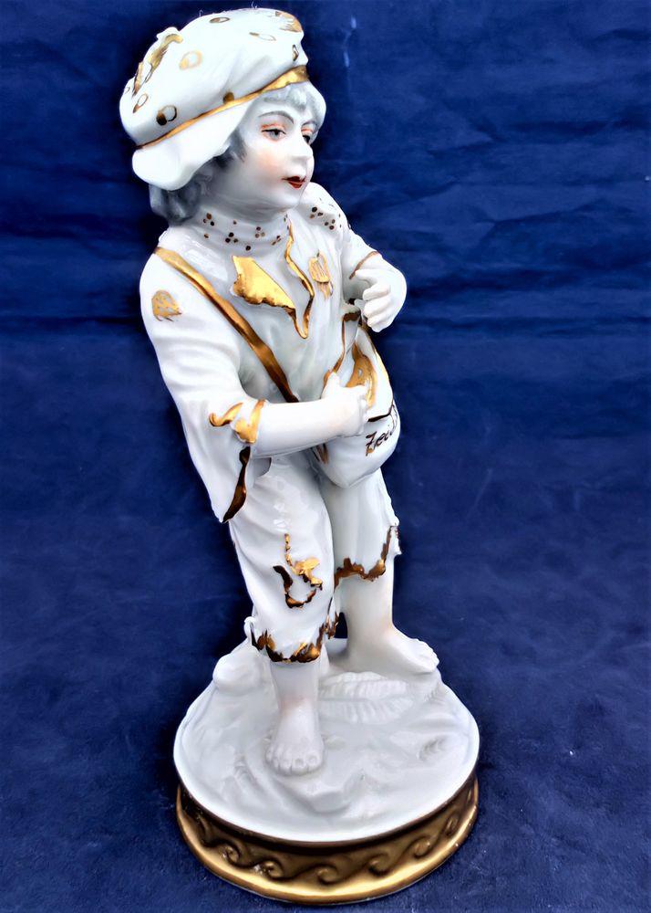Aelteste Volkstedt Rudolstadt Porcelain Newspaper Boy Figurine V20892
