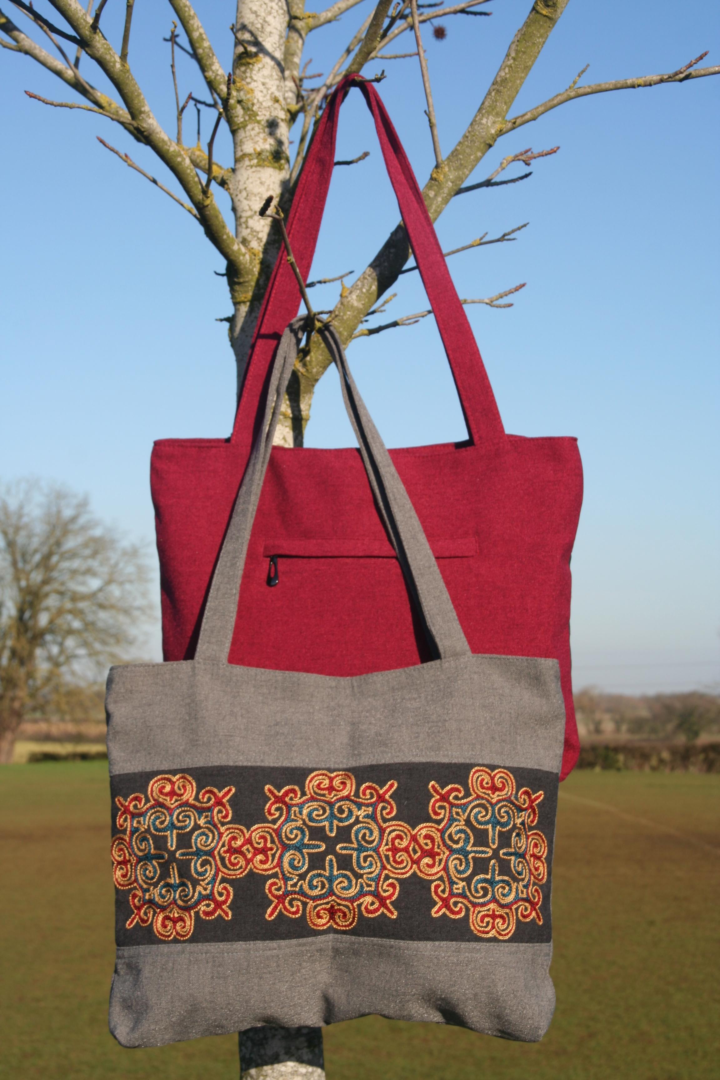 Grey/red shoulder bag with embroidered panel