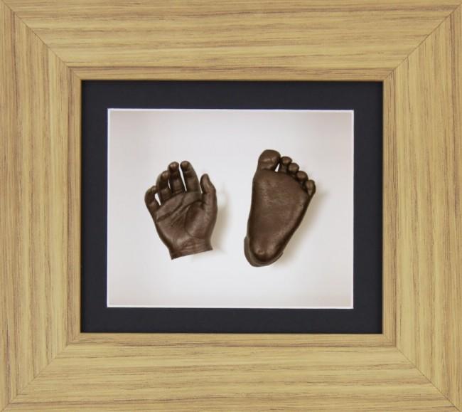 Baby Casting Kit 6x5 Oak Effect Frame Black White Display Bronze