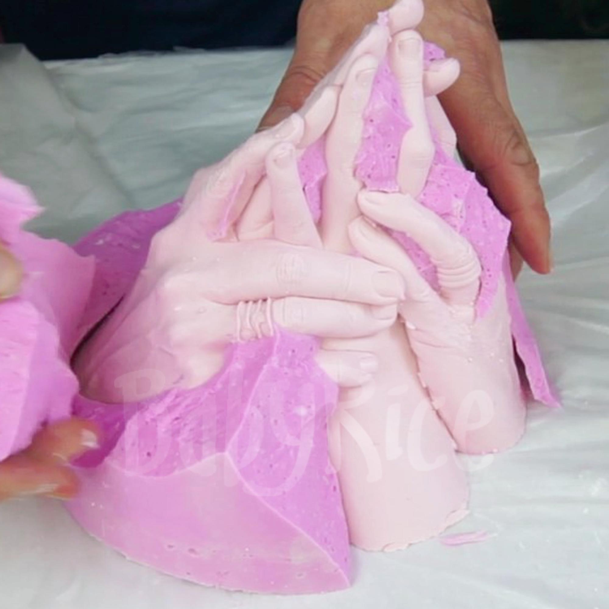 How to make a hand cast Remove alginate, hand plaster cast