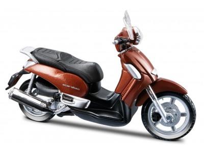 Aprilia Scarabeo 500ie in brown 2011 1:18 scale scooter model from Maisto