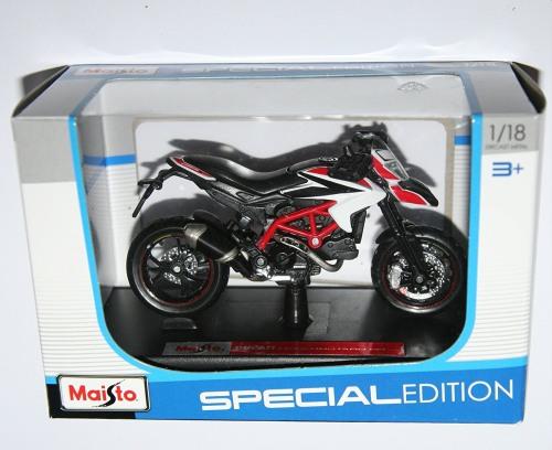 Ducati Hypermotard SP 2013 in white 1:18 scale model motorbike from Maisto