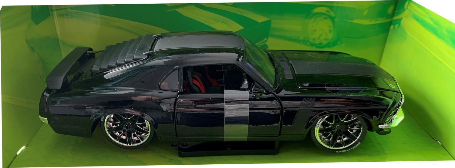 Ford Mustang Boss 302 1970 in black 1:24 scale model from Maisto