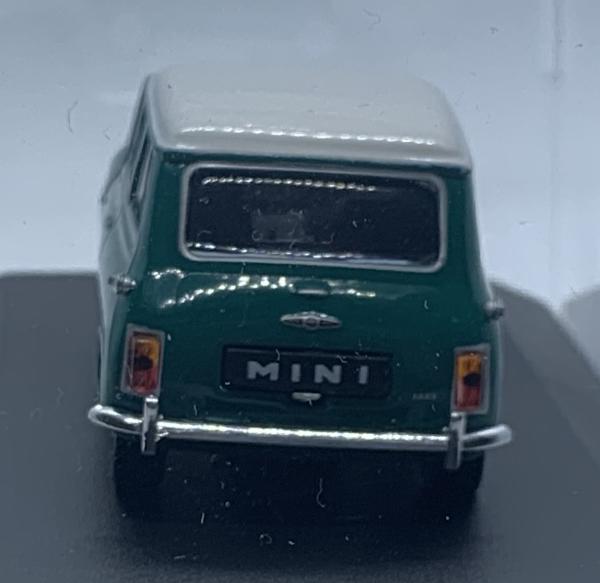 Mini Cooper S 1967 in green with white roof 1:43 scale diecast model car
