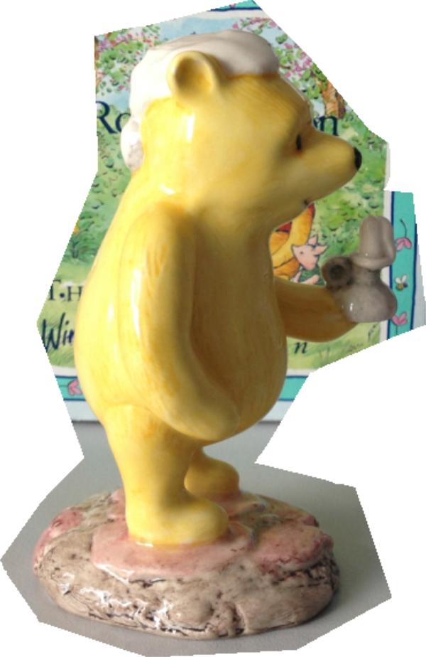 Winnie the Pooh - Pooh Lights the Candle figurine WP11