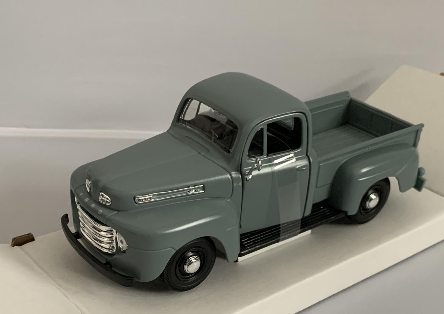 Ford F-1 Pickup 1948 in grey 1:25 scale model from Maisto, MAi31935