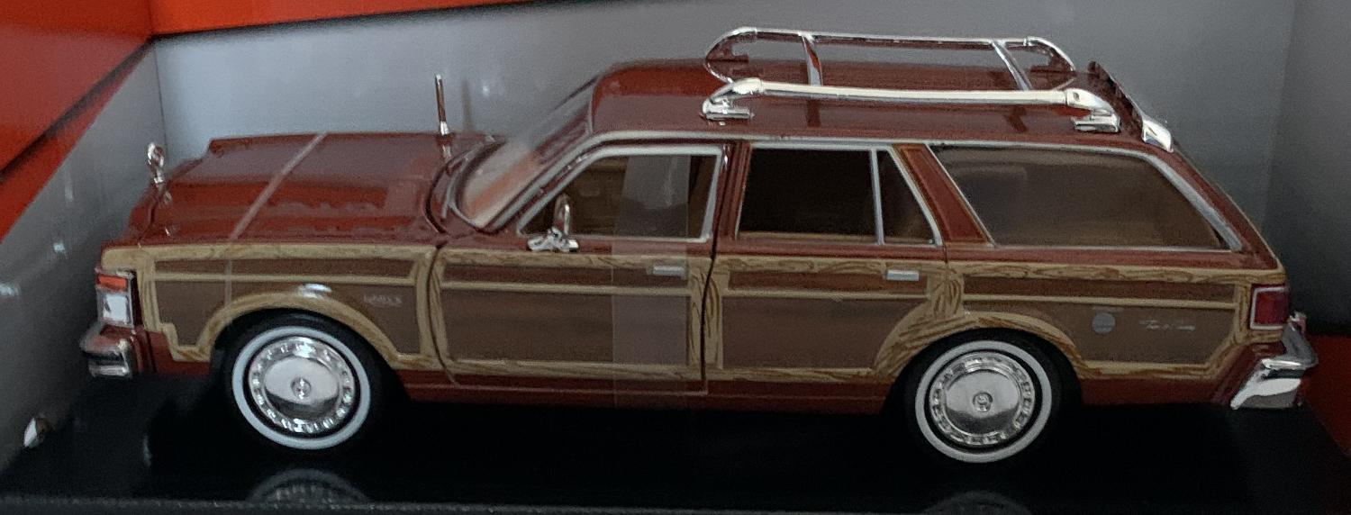 Chrysler LeBaron Town & Country 1979 in brown 1:24 scale model from Motormax