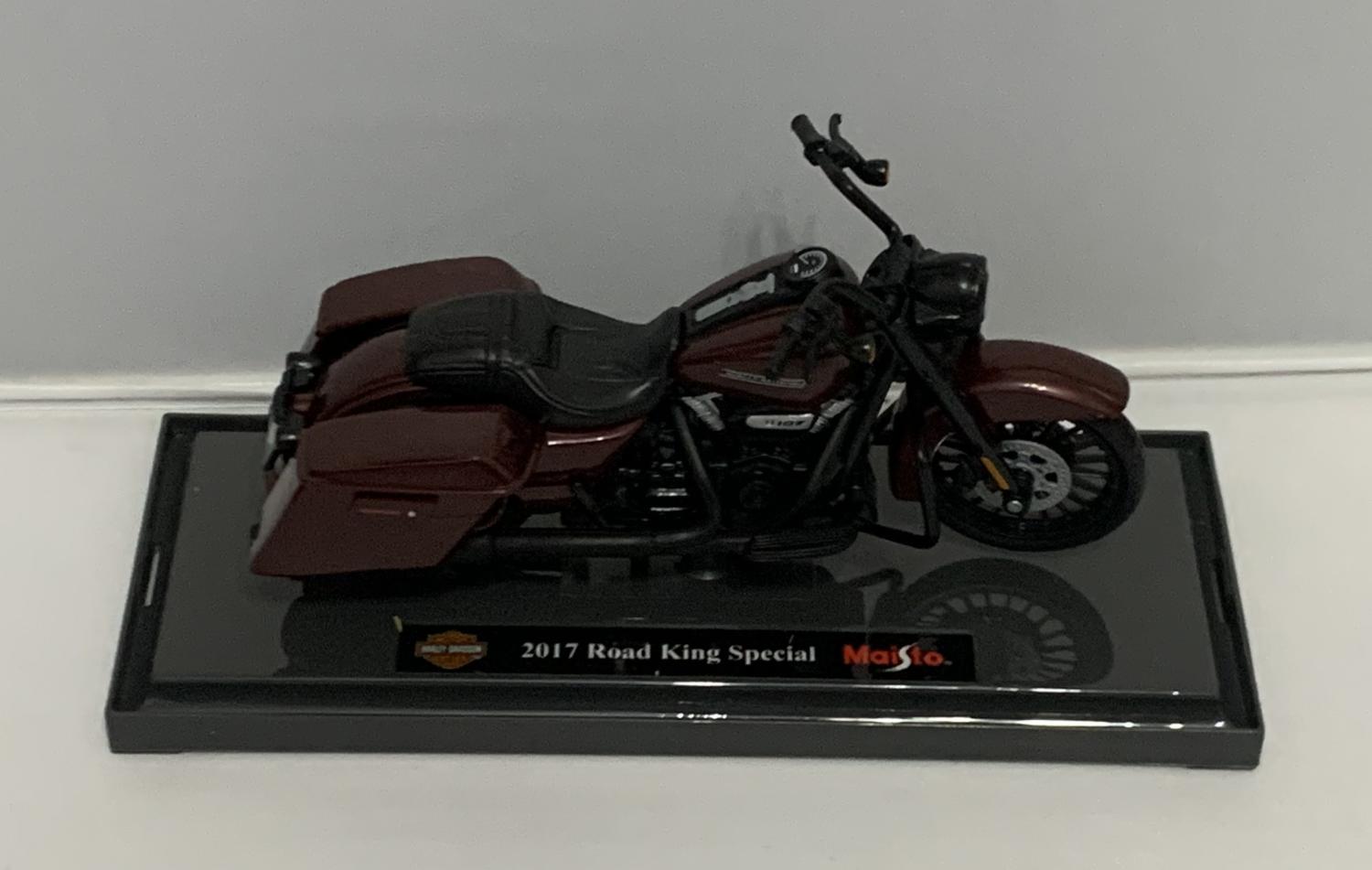 Harley Davidson 2017 Road King Special in burgundy 1:18 scale model from Maisto