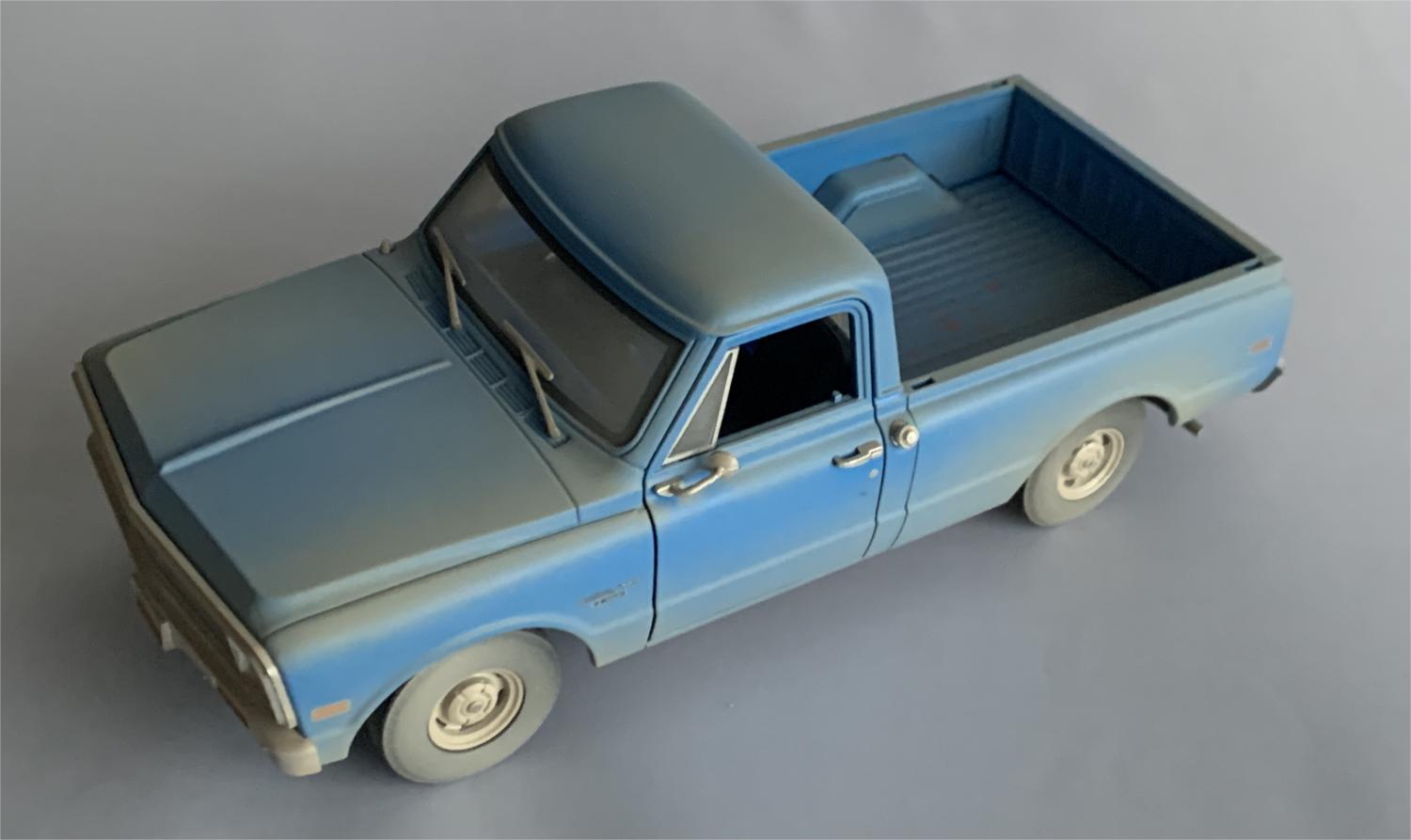 The Texas Chainsaw Massacre, 1971 Chevrolet C10 in light blue (dusty) 1:24 scale model from Greenlight, limited edition