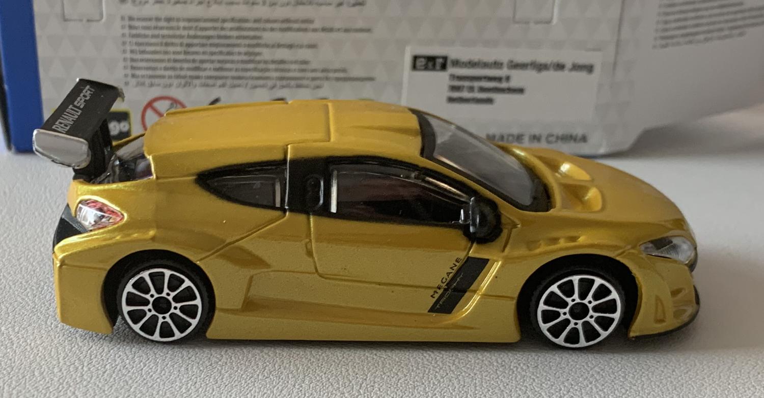 Renault Megane Sport 2010 in metallic yellow 1:43 scale model from Bburago