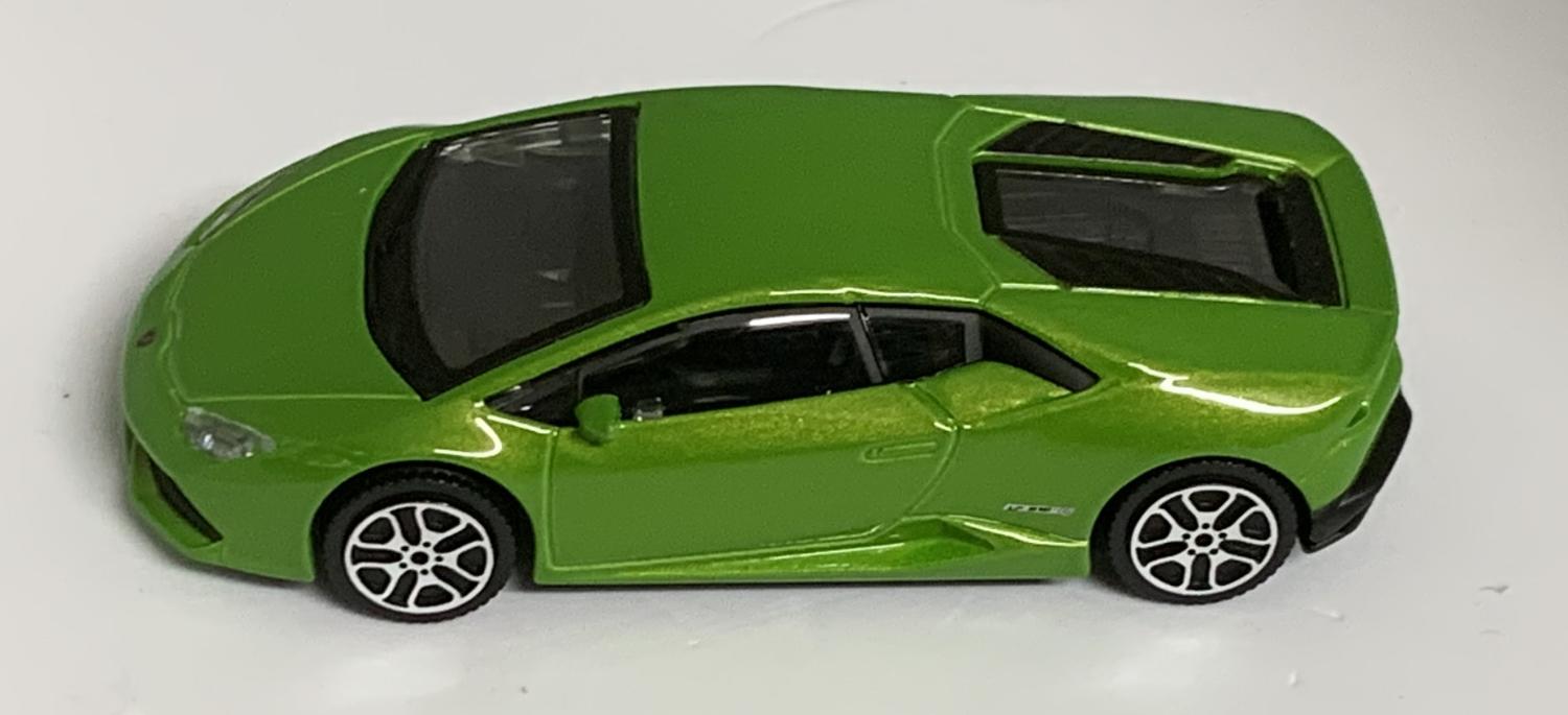 Lamborghini Huracan LP 610-4 2014 in green 1:43 scale model, Bburago, streetfire