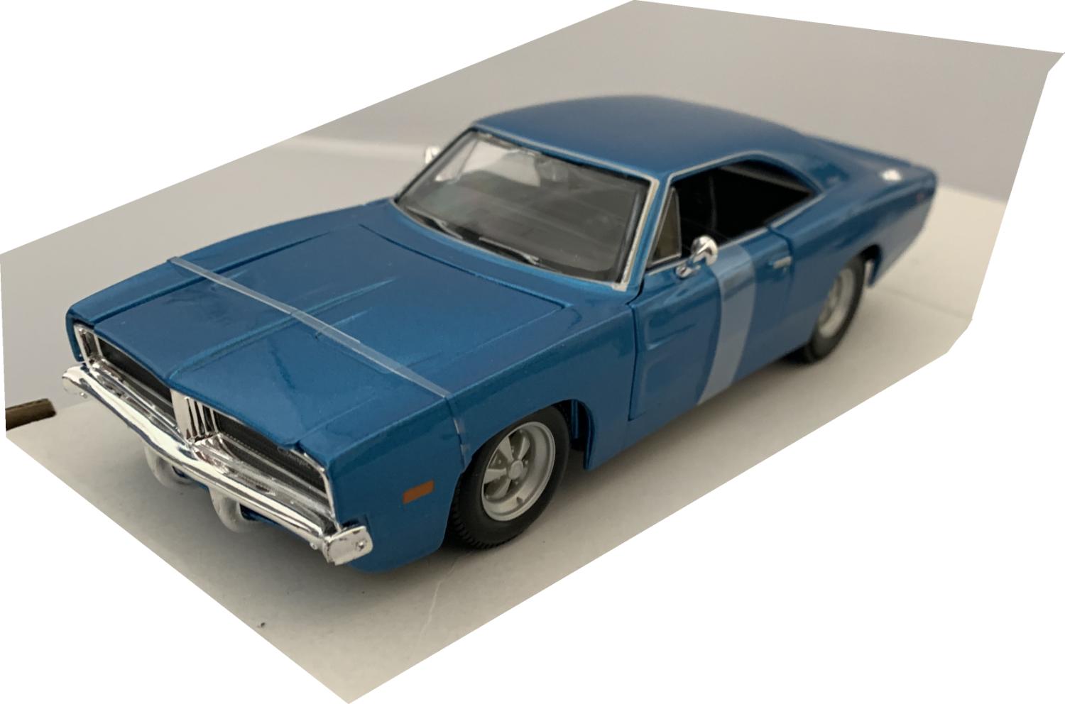 Dodge Charger R/T 1969 in bright blue 1:25 scale model from Maisto, 31256B
