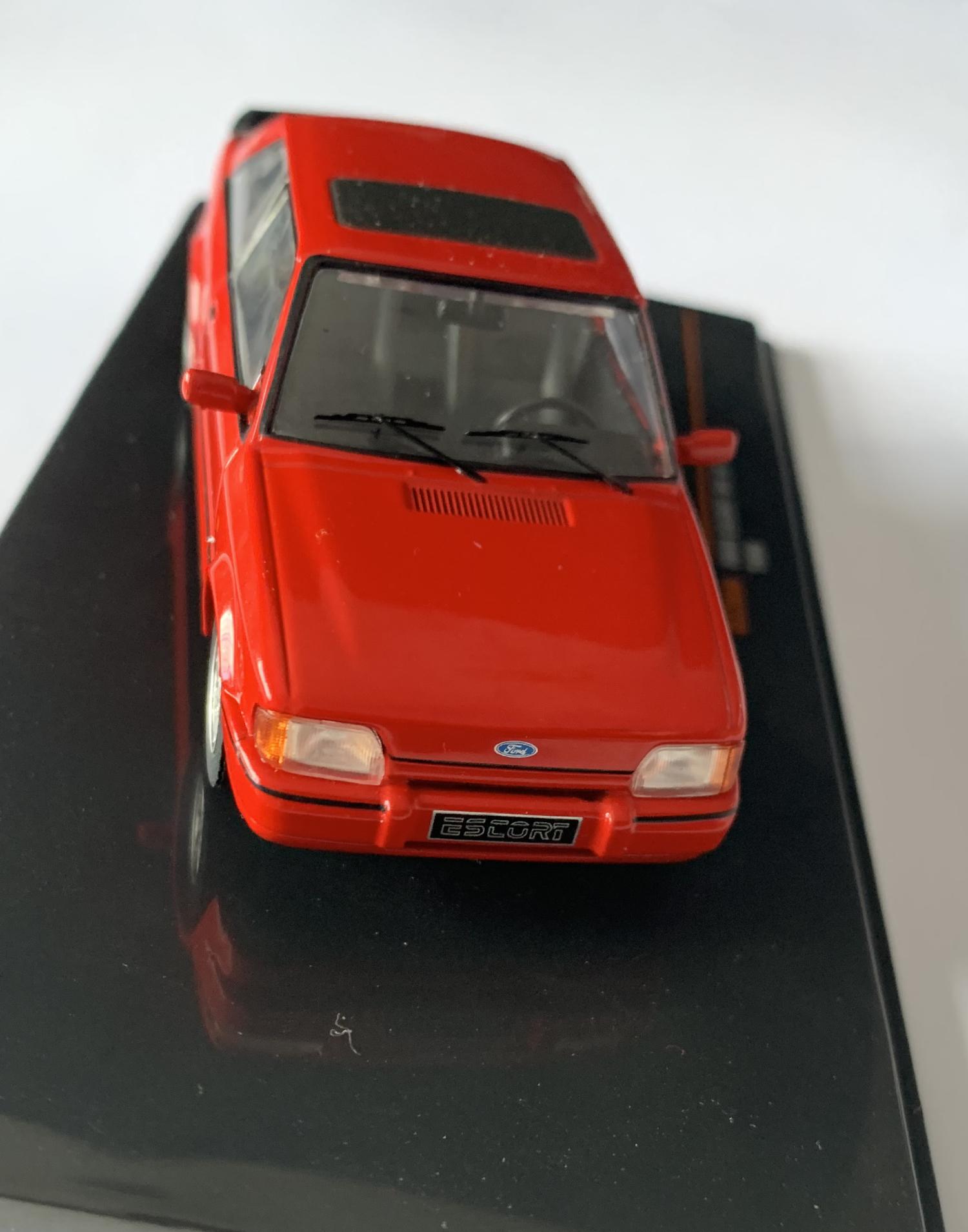 Ford Escort mk4 XR3i 1990 in red 1:43 scale model from IXO, CLC395N
