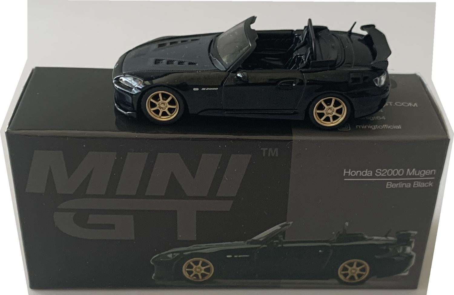 A good reproduction of the Honda S2000 (AP2) with detail throughout, all authentically recreated.  The model is presented in a box, the car is approx. 6.5 cm long and the box is 10 cm long
