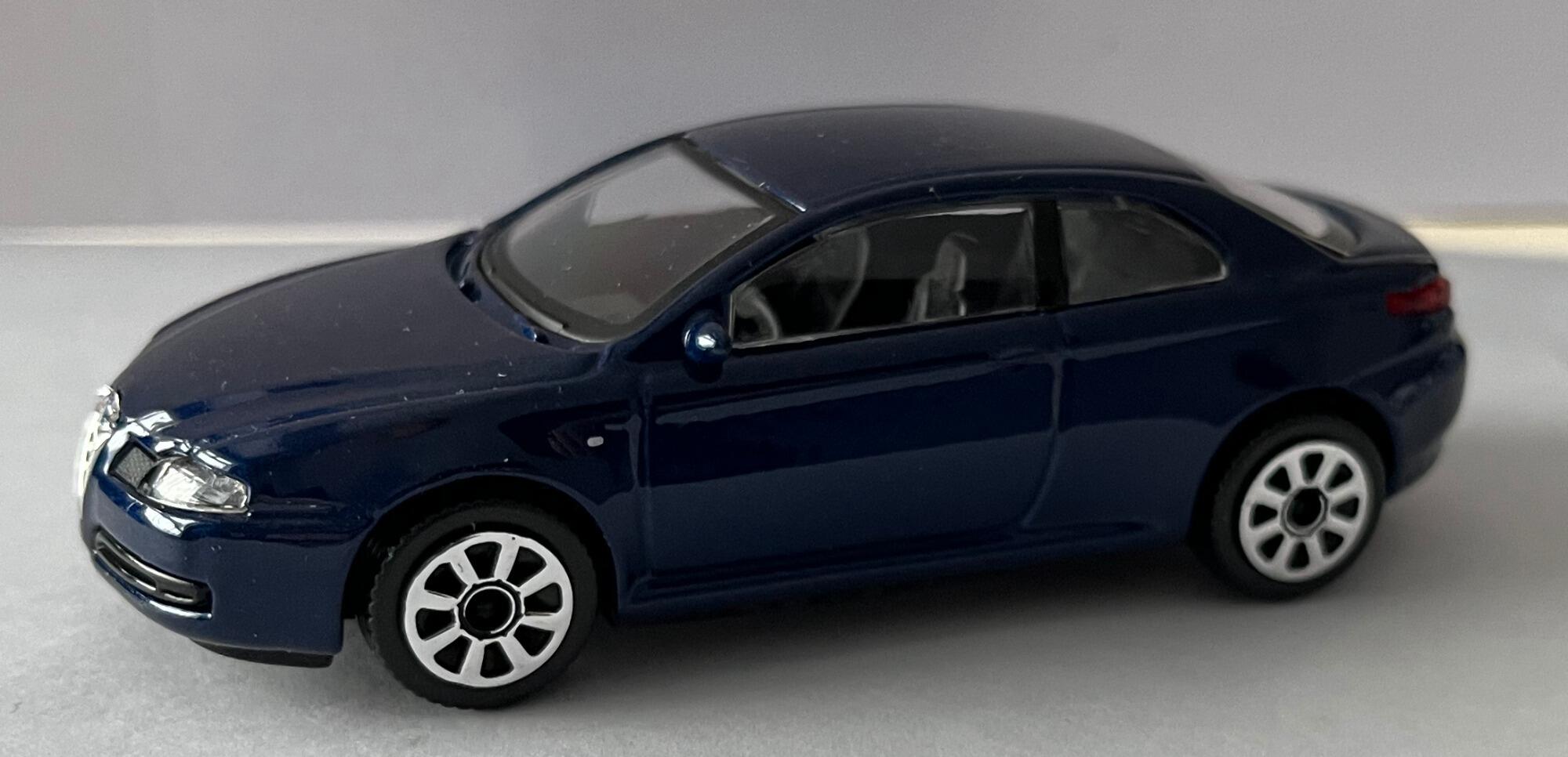 Alfa Romeo GT 2003 in dark blue, 1:43 scale diecast car model from Bburago, streetfire, 18-30180B