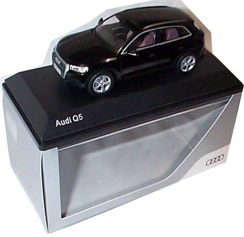 Audi Q5 in mythos black 1:43 scale model Audi Collection, iScale