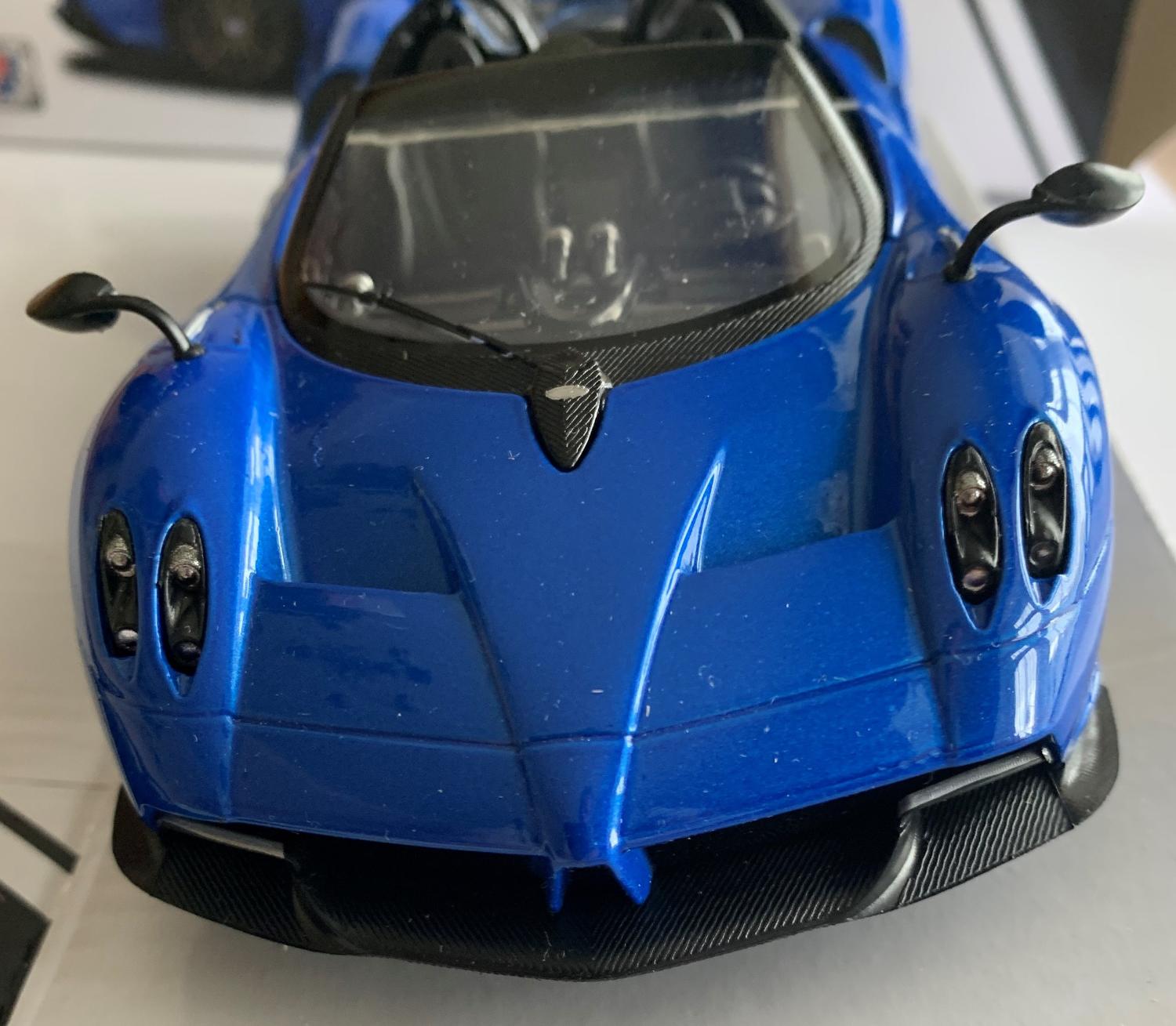 Pagani Huayra Roadster in blue 1:24 scale model from Motormax