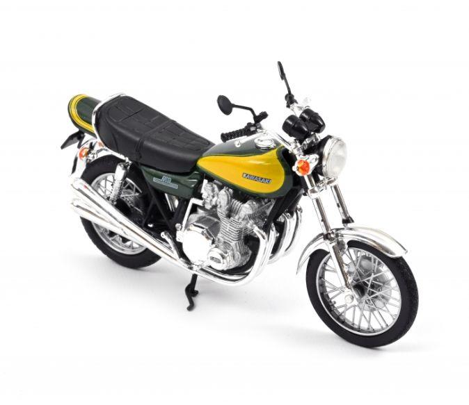 Kawasaki Z900 1973 in dark green and yellow 1:18 scale model from Norev