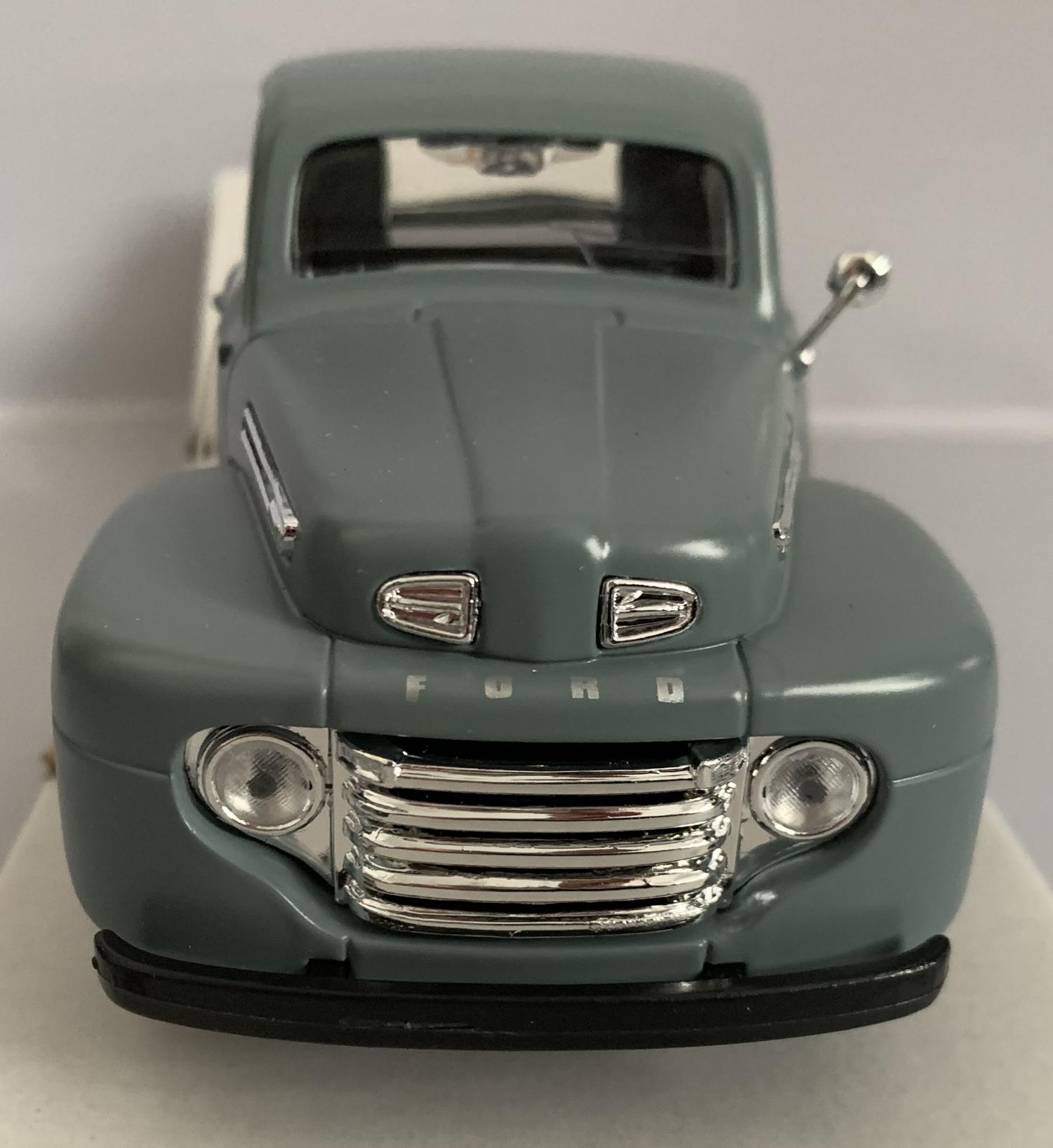Ford F-1 Pickup 1948 in grey 1:25 scale model from Maisto, MAi31935