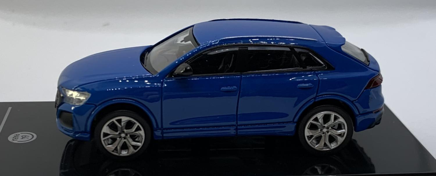 An excellent scale model of a Audi RS Q8 decorated in turbo blue