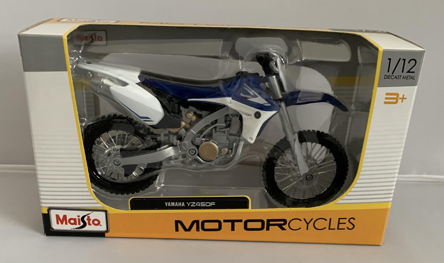 Yamaha YZ450F in blue and white 1:12 scale model from Maisto