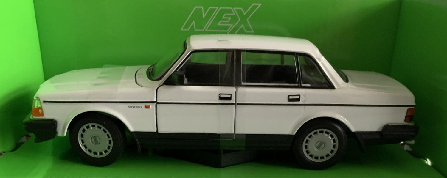 Volvo 240 GL in white 1:24 scale model from Welly