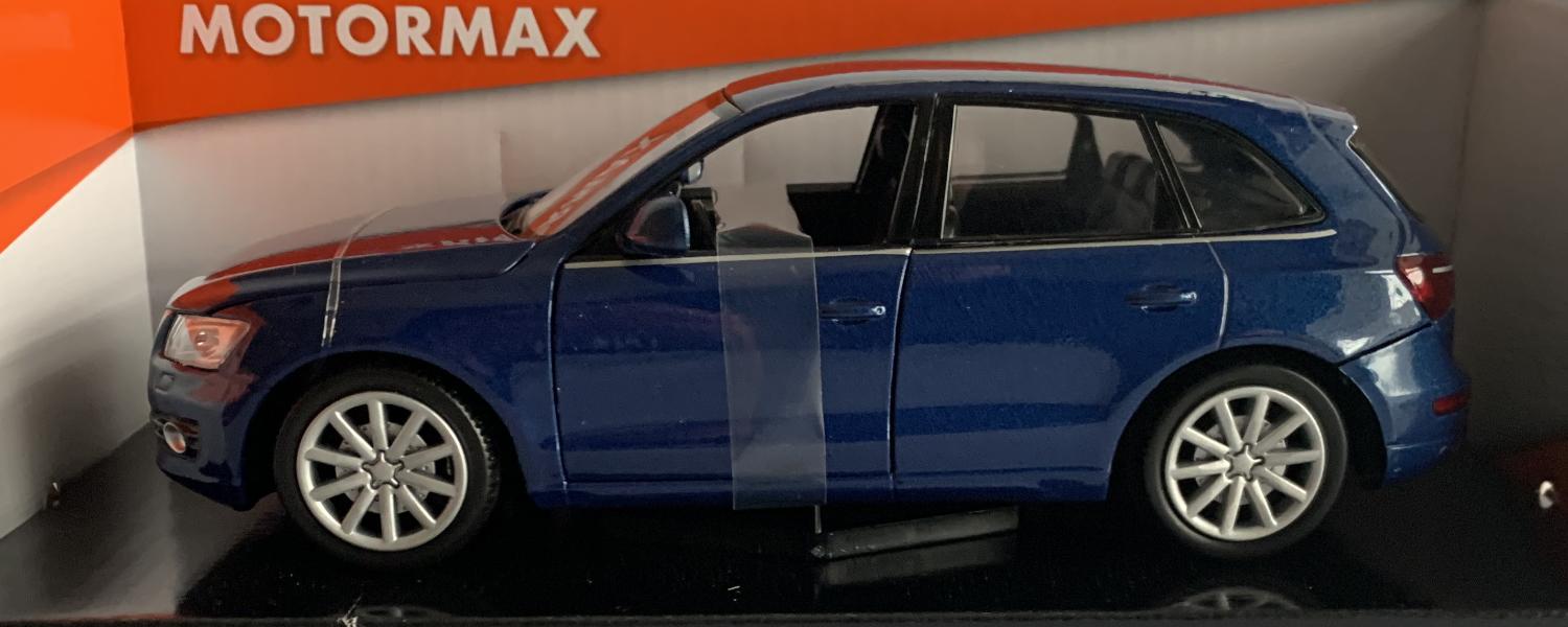 Audi Q5 in metallic blue 1:24 scale model from Motormax, timeless legends