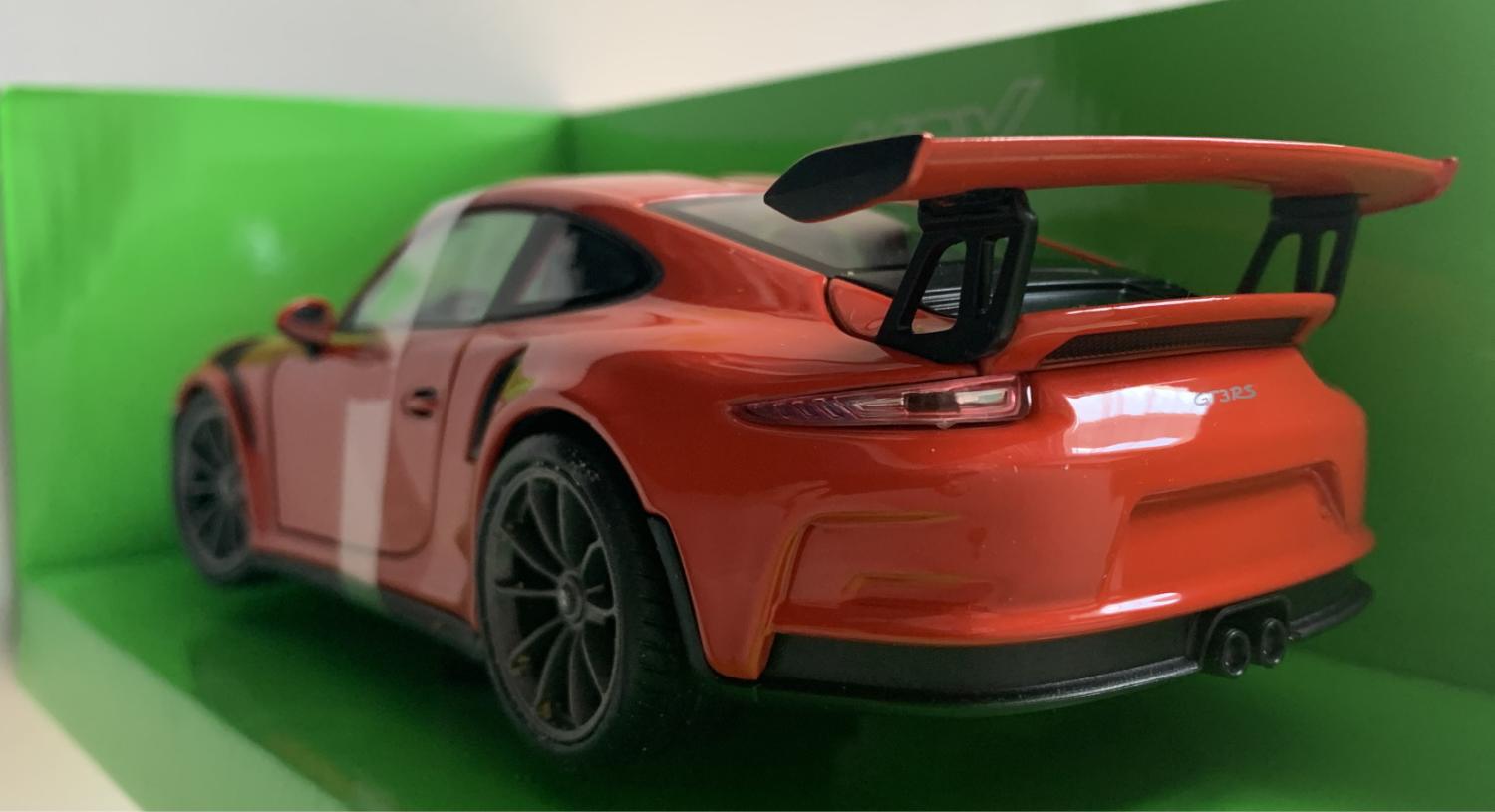 Porsche 911 GT3 RS in Orange 2016, 1:24 scale diecast model from Welly