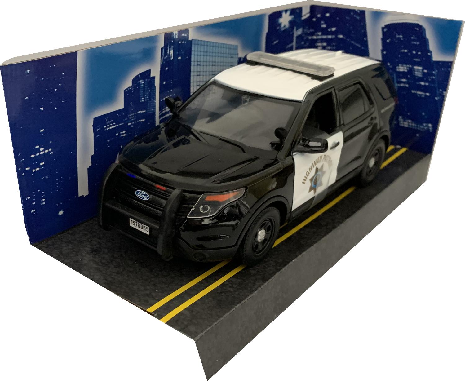 Ford Police Interceptor Utility California Highway Patrol 2015 in black / white 1:24 scale model from Motormax ,MMX76955