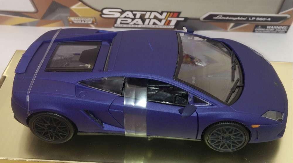 An excellent scale model of a Lamborghini LP 560-4 decorated in matt satin blue including bumper, door handles and wing mirrors.  The interior is finished in black