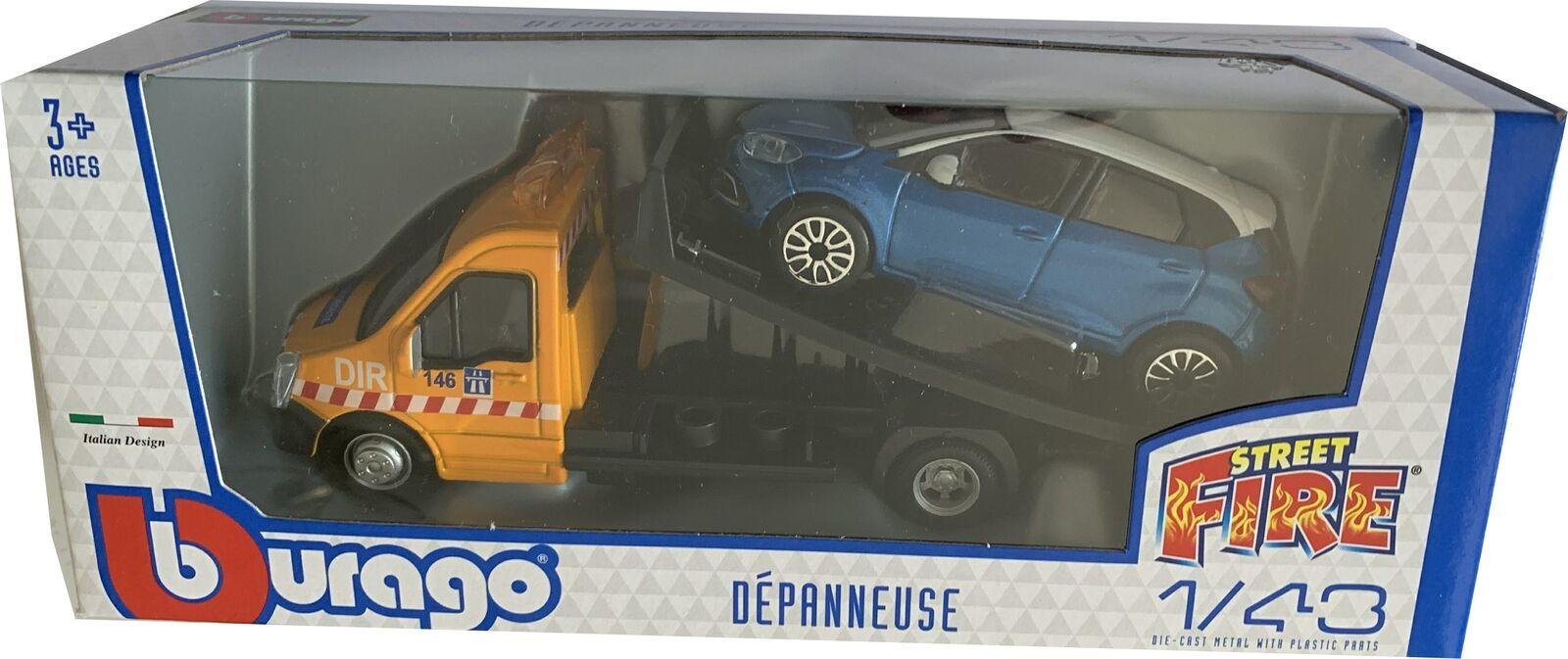 Flatbed Transporter with a Renault Captur in blue 1:43 scale model from Bburago