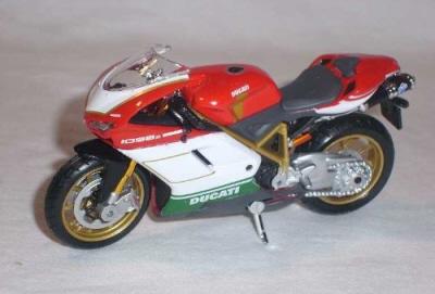Ducati 1098s in red / white and green 1:18 scale motorbike model from maisto