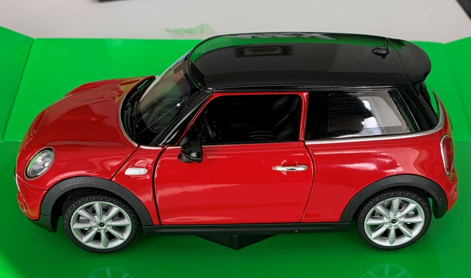 Mini Cooper S Hatch in red with black roof 1:24 scale model from Welly