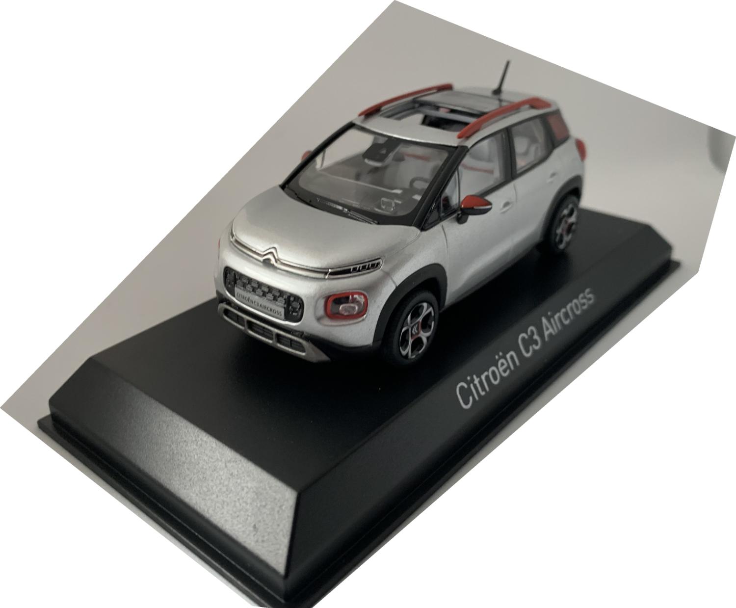 An excellent reproduction of the Citroen C3 Aircross with detail throughout, all authentically recreated. Model is mounted on a removable plinth with a removable hard plastic cover