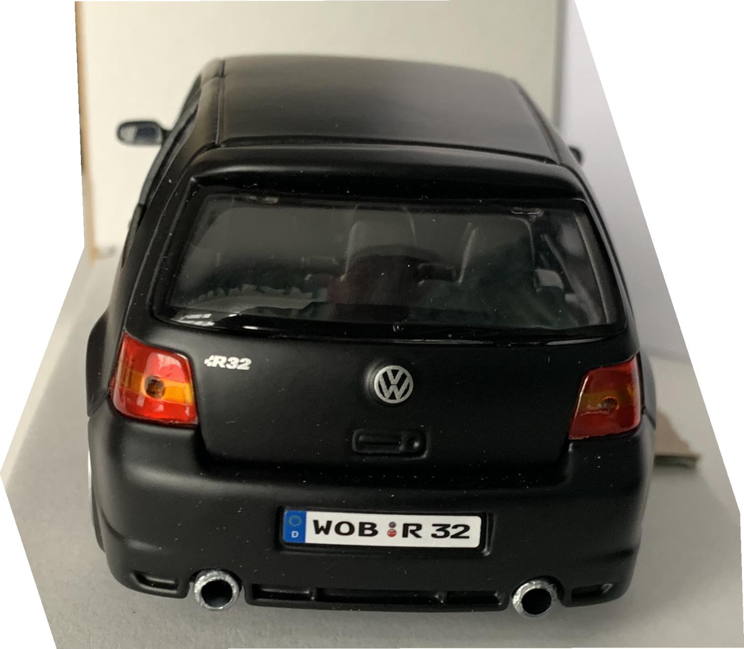 A good reproduction of the VW Golf R32 detail throughout, all authentically recreated. The model is presented in a window display box, the car is approx. 17 cm long and the presentation box is 23 cm long