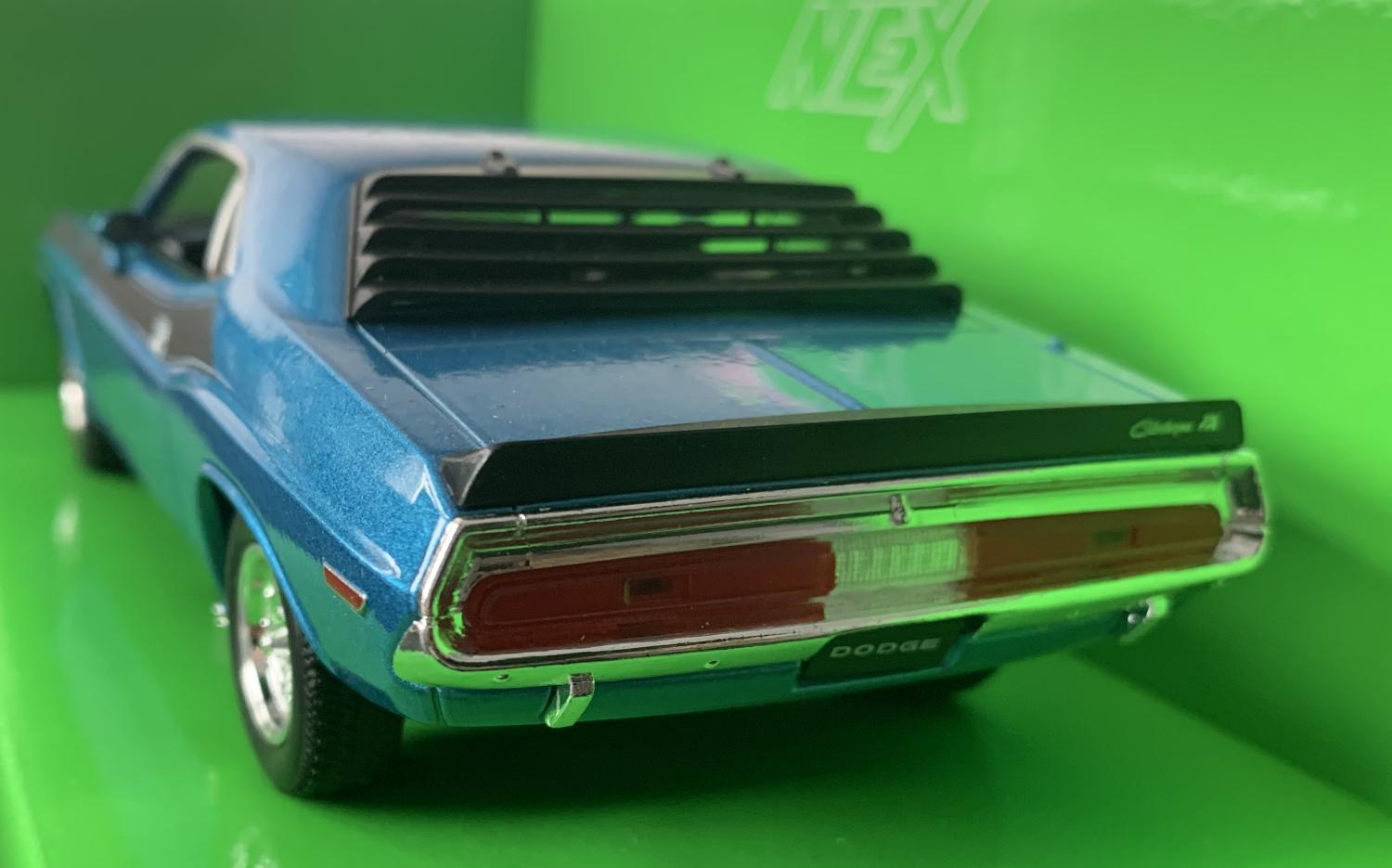 Dodge Challenger T/A 1970 in metallic blue 1:24 scale model from Welly