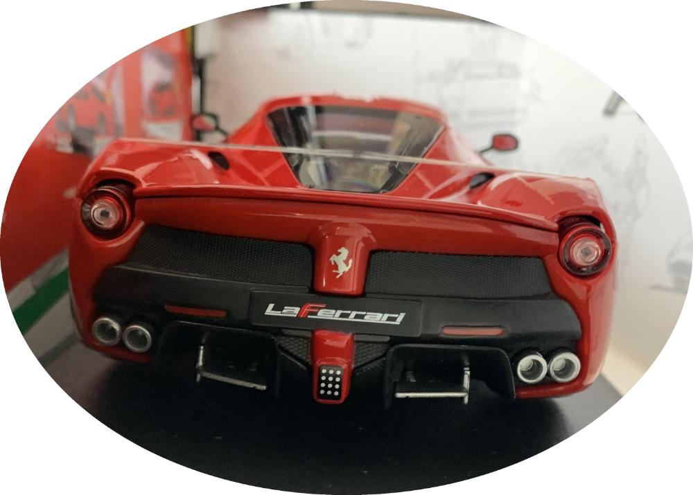 Ferrari La Ferrari in red 1:18 scale model from Bburago