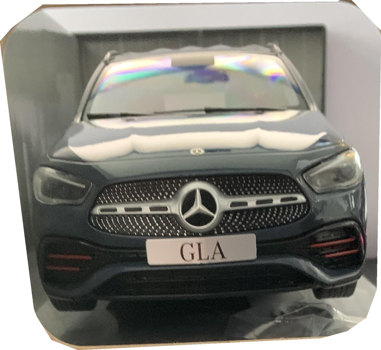 An excellent scale model of the Mercedes Benz GLA with high level of detail throughout, all authentically recreated.  Model is presented in a window display box