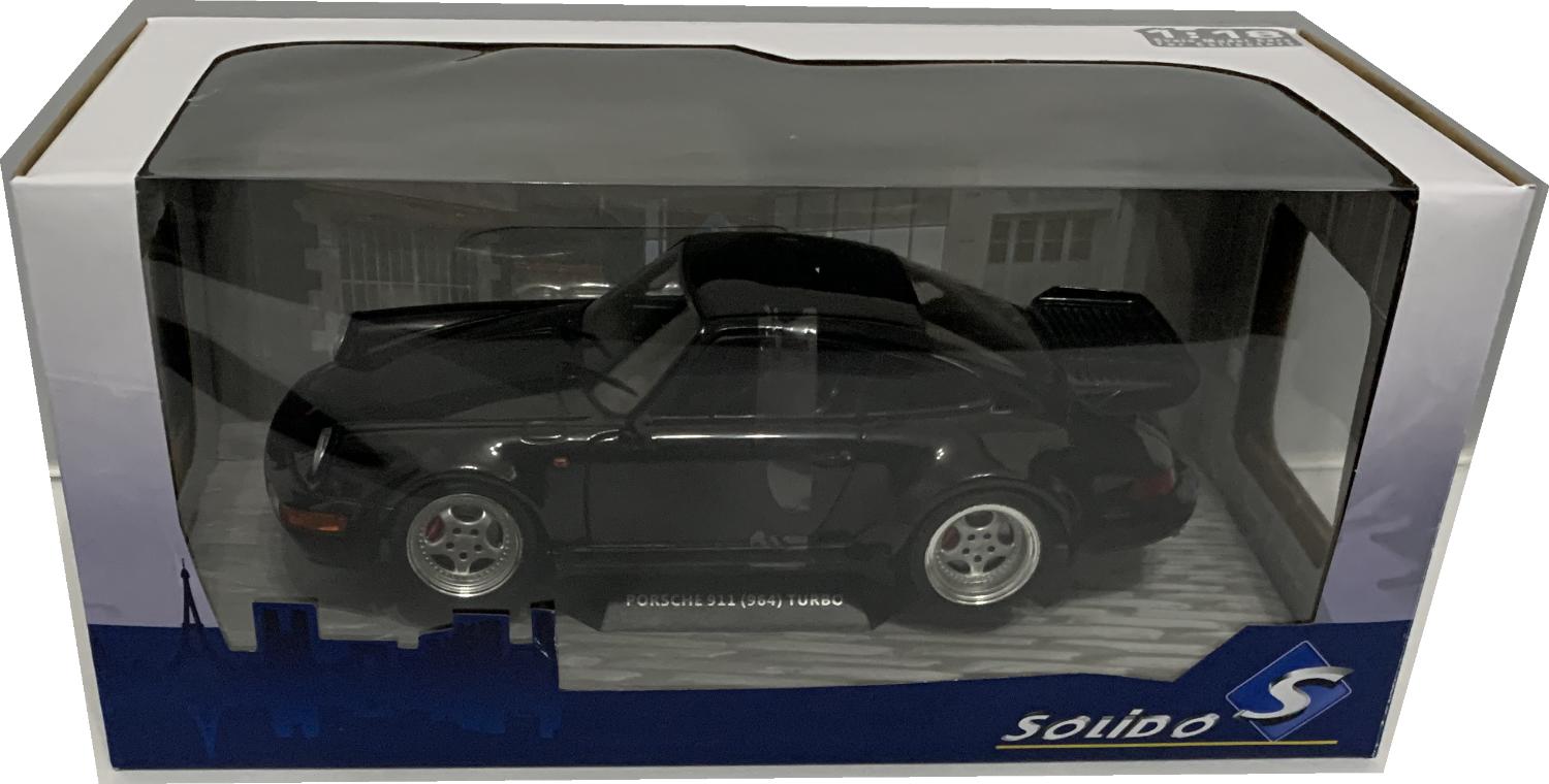 n excellent scale model of the Porsche 911 (964) Turbo with high level of detail throughout, all authentically recreated.  Model is presented in a window display box.    The car is approx. 23 cm long and the presentation box is 31 cm long