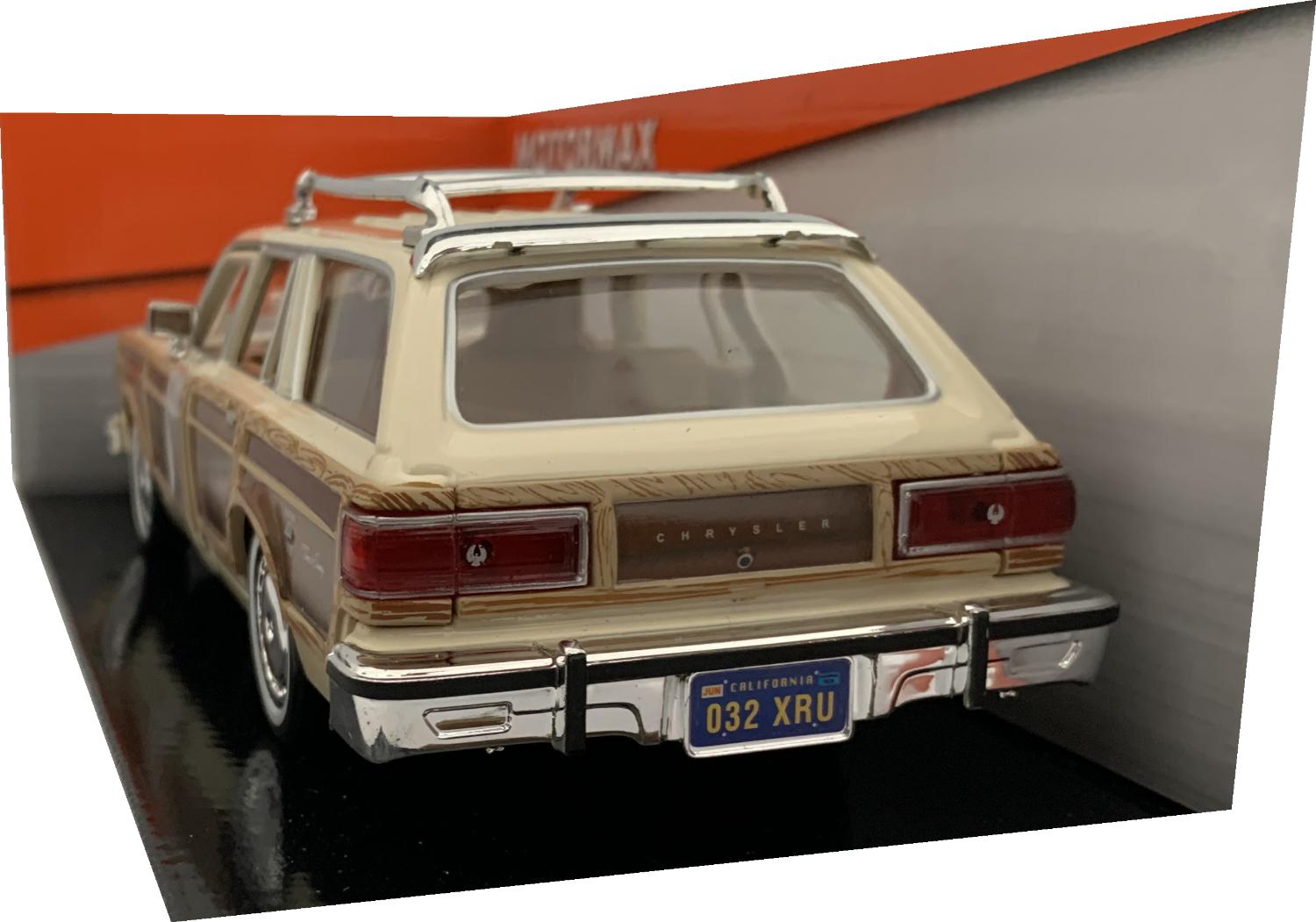Chrysler LeBaron Town & Country 1979 in beige 1:24 scale model, Motormax