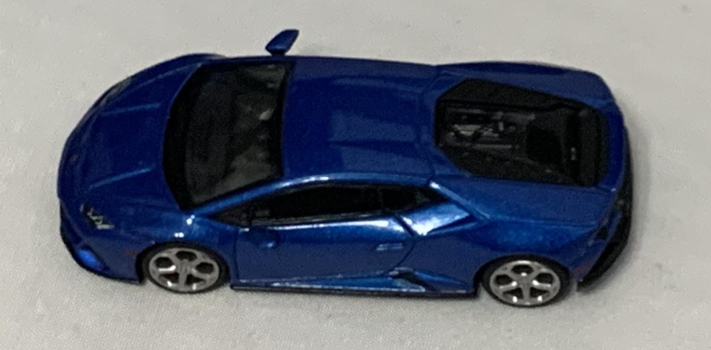 A good reproduction of the Lamborghini Huracan EVO with detail throughout, all authentically recreated.  The model is presented in a box, the car is approx. 7 cm long and the box is 10 cm long